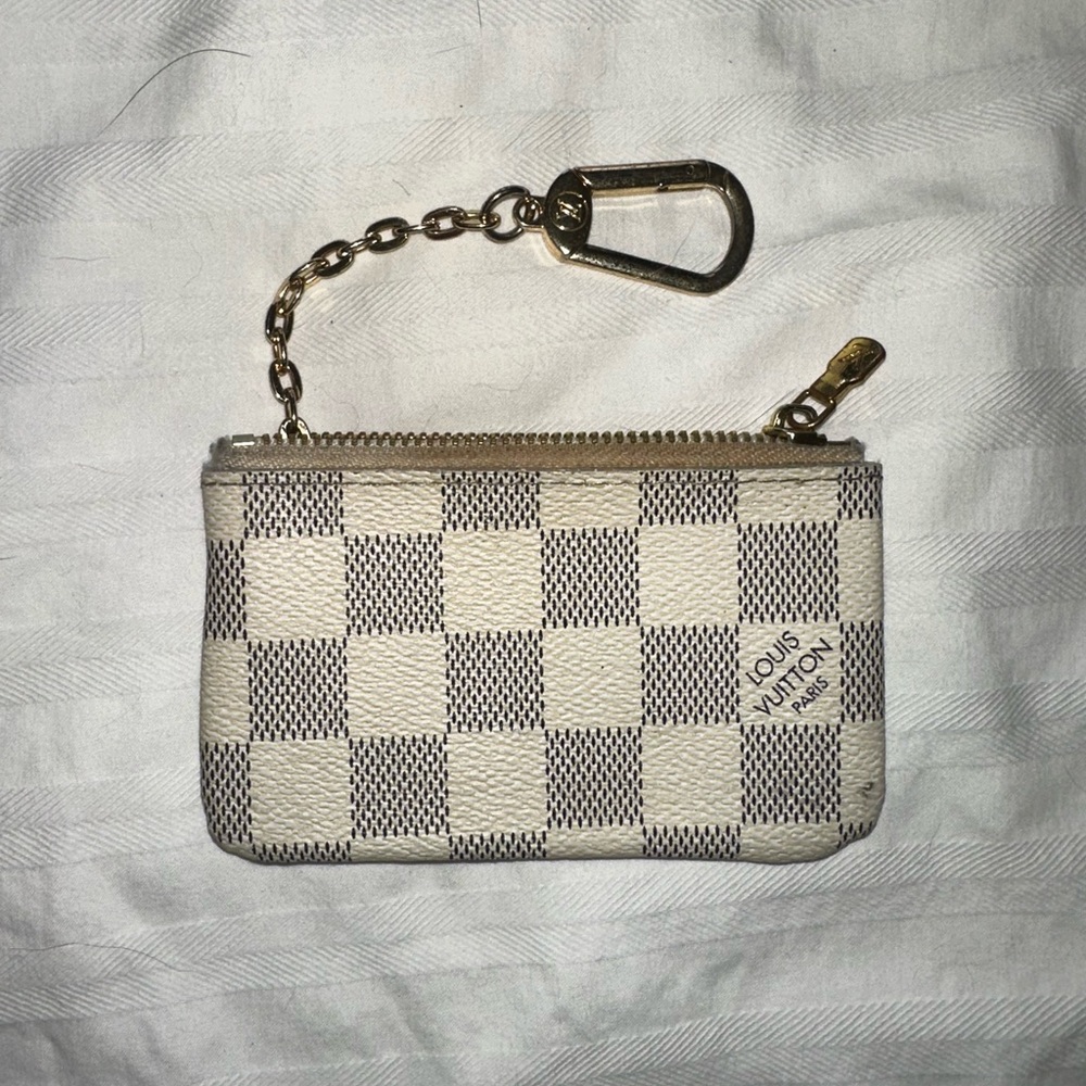 LOUIS VUITTON Cream Textured Pouch